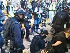 香港警察最近怎么了之警方还原驱散暴徒经过视频让人惊诧